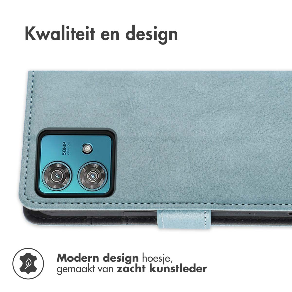 Een lichtblauwe telefoonhoes met stiksels en een 50MP camera.