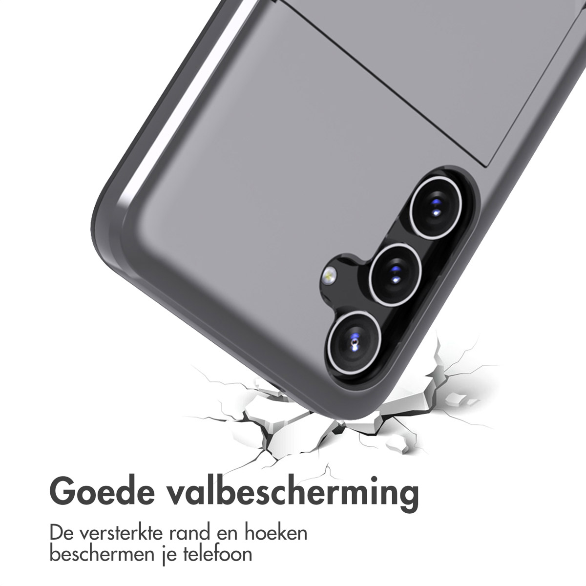 Telefoonhoesje, grijs. De hoes is gevallen, met scheuren eromheen. De hoes heeft een camera-uitsparing.