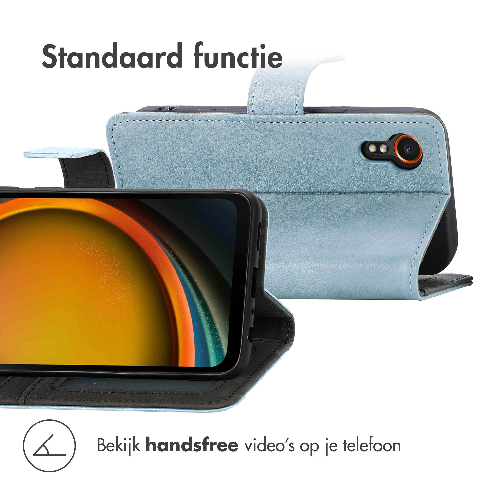 Een blauw telefoonhoesje met een telefoon erin. Het fungeert als standaard voor handsfree video's.