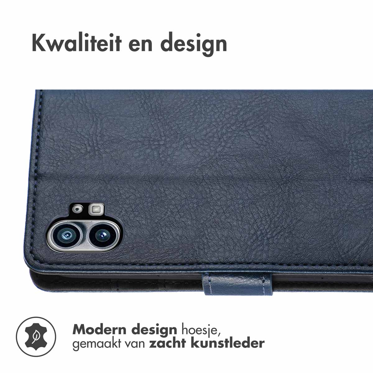 Donkerblauwe kunstleren flipcase met camera-uitsparingen en tekst.