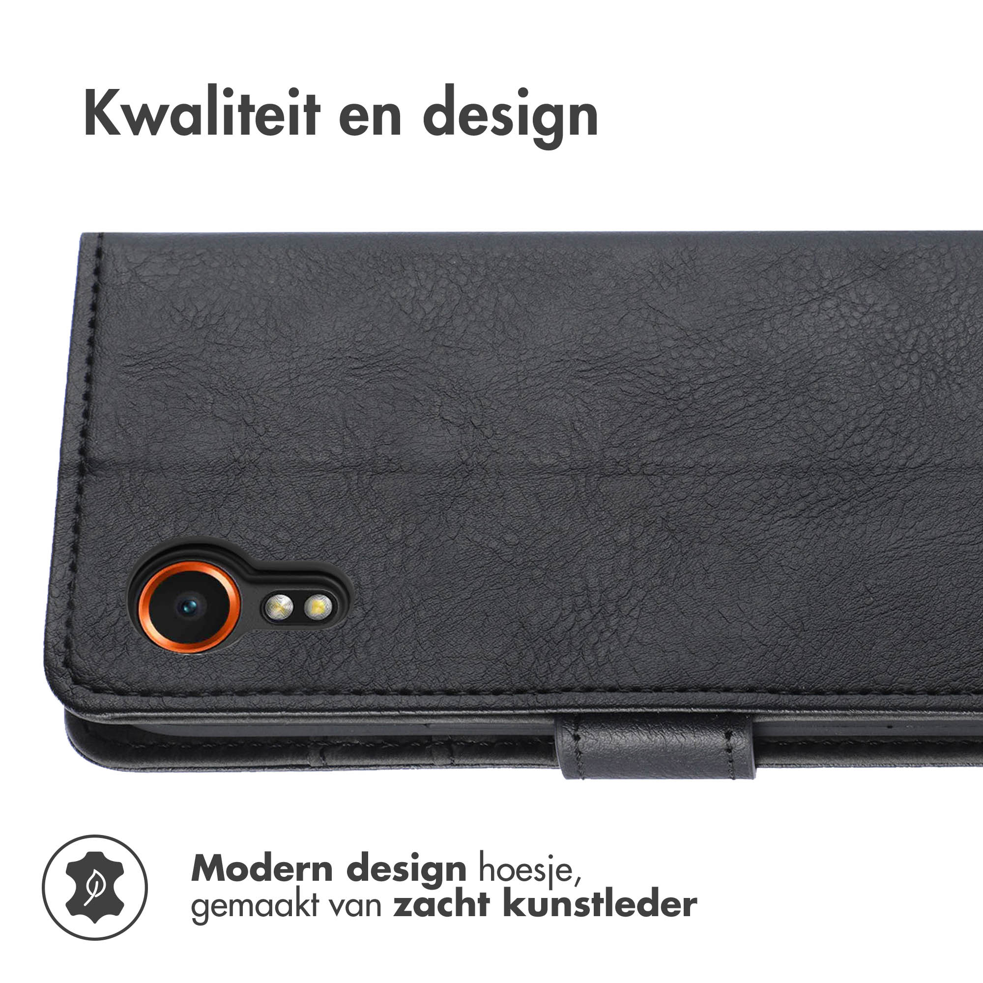 Een zwart telefoonhoesje met een telefoon erin, met een close-up van de camera.