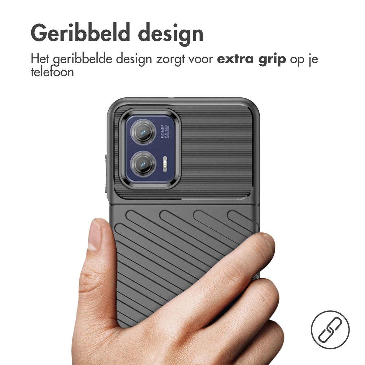 Hand die een telefoon vasthoudt met een geribbelde telefoonhoes. De hoes is grijs.