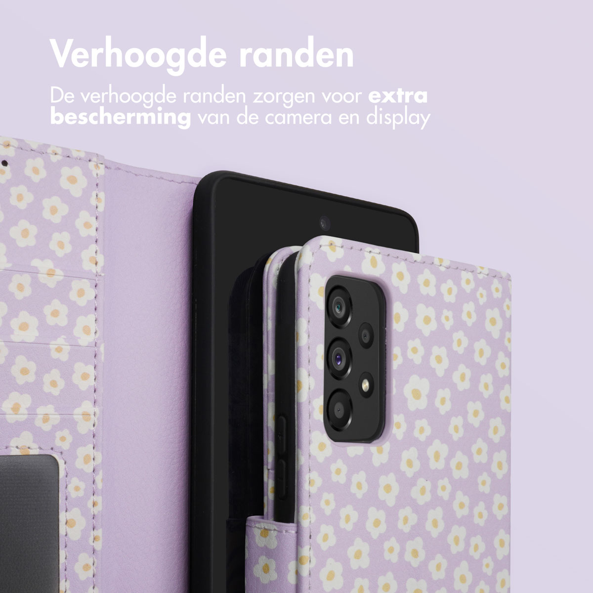 Een paarse telefoonhoes met bloemenpatroon en een telefoon.