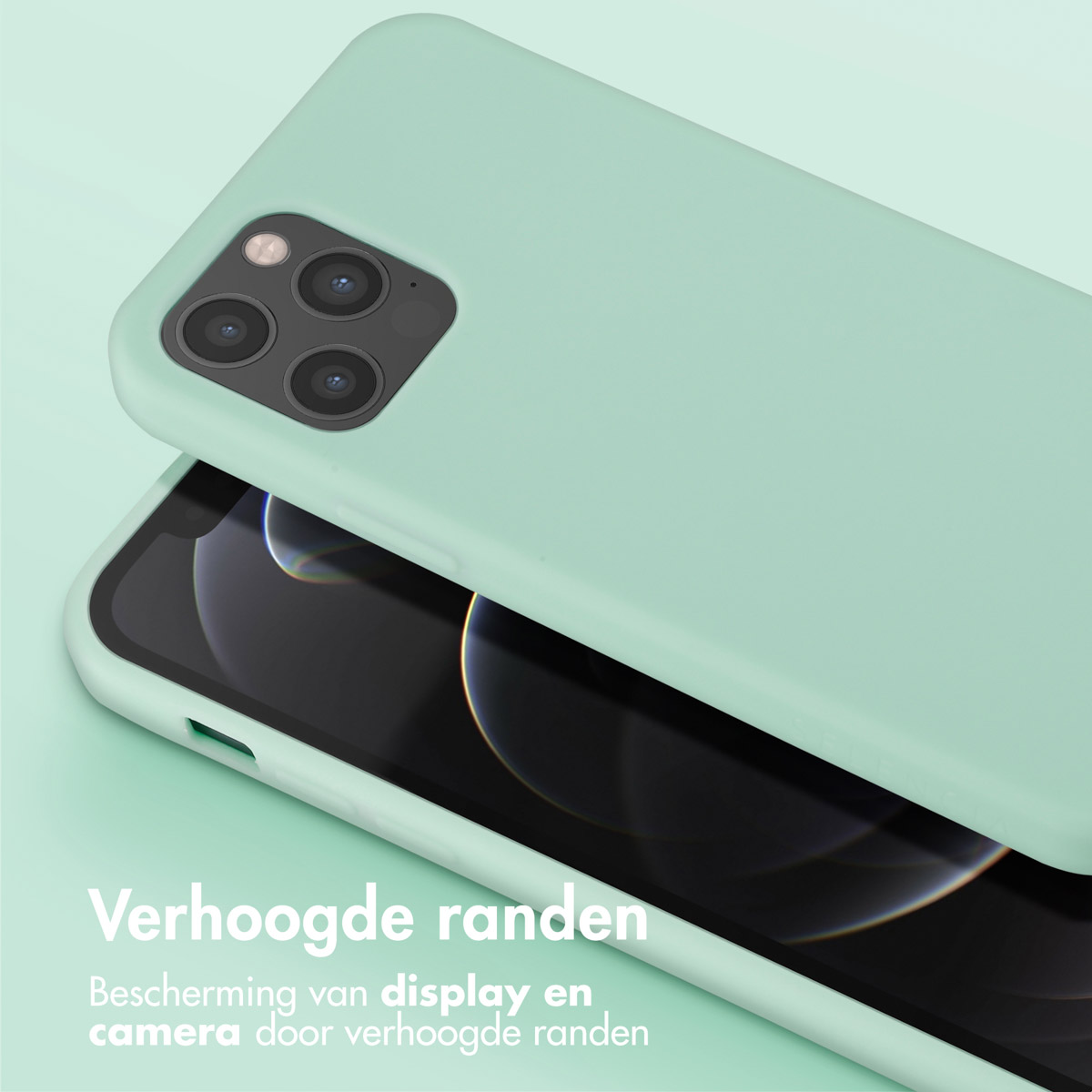 Groene telefoonhoes met een telefoon en verhoogde randen. De hoes is groen en heeft een mintgroene achtergrond.