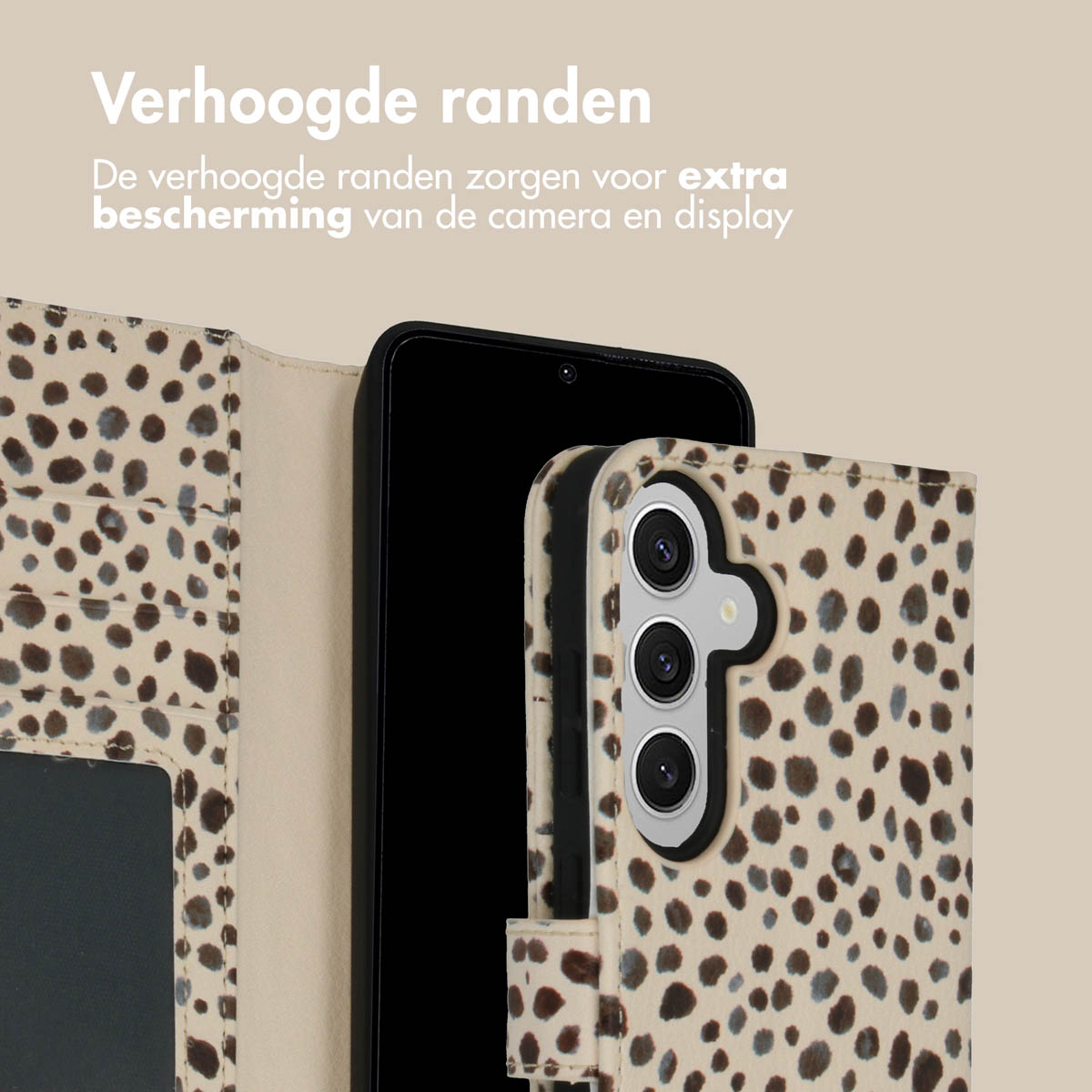 Una custodia per telefono con stampa leopardata, che copre il telefono e protegge la fotocamera.