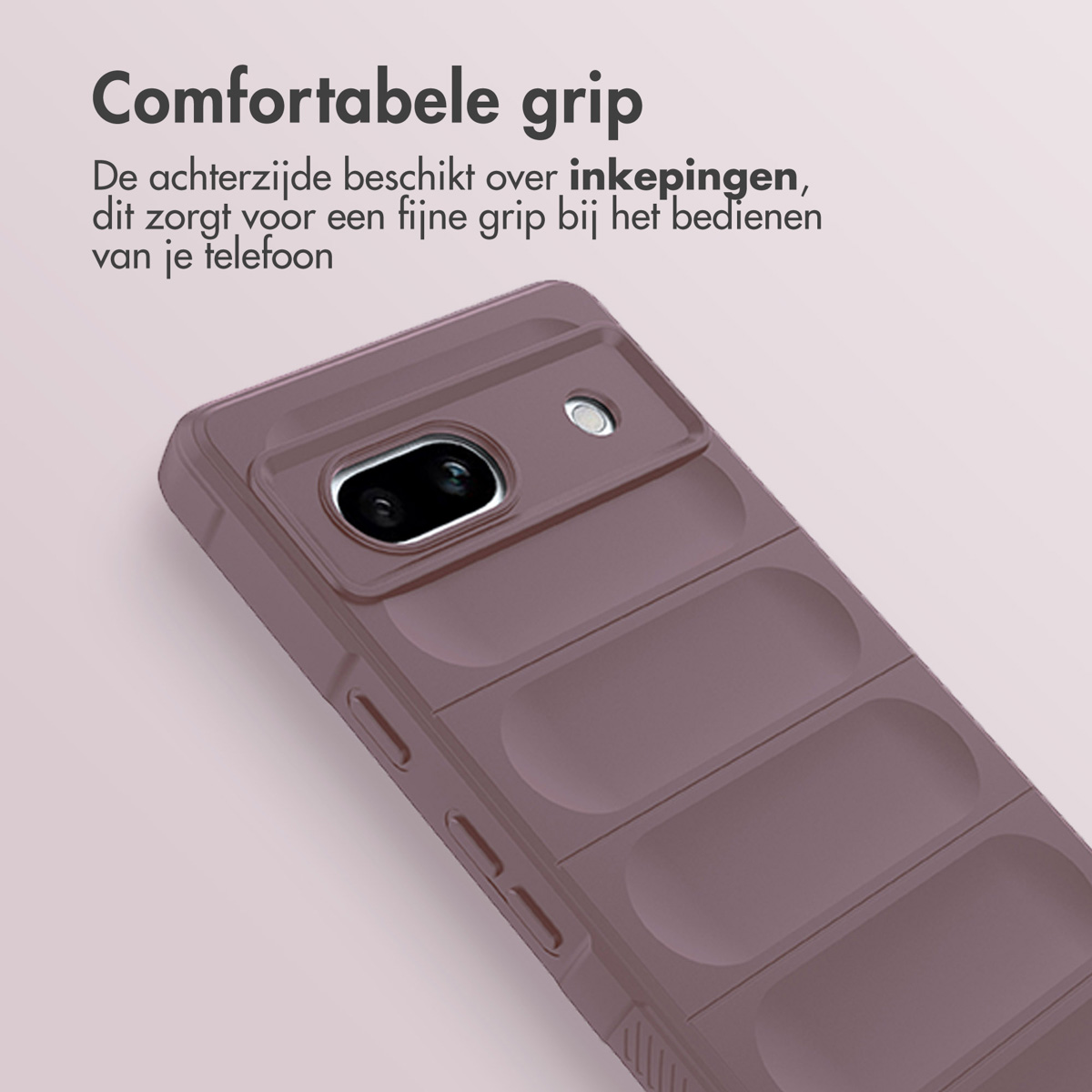 Braune Handyhülle. Text: Angenehmer Griff. Einkerbungen für den Griff. Telefon auf einer Oberfläche.