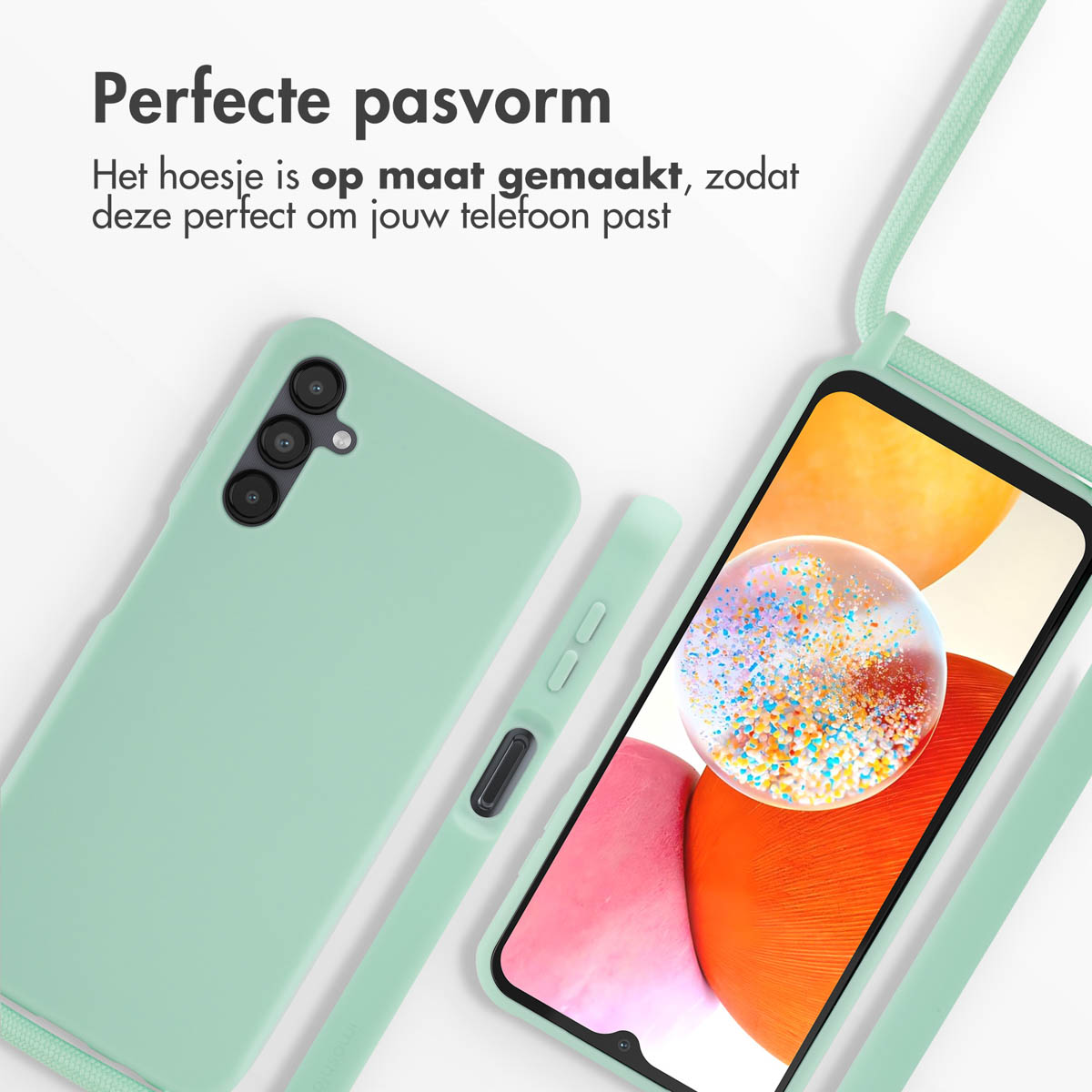 Een mintgroene telefoonhoes naast een telefoon met kleurrijke achtergrond.