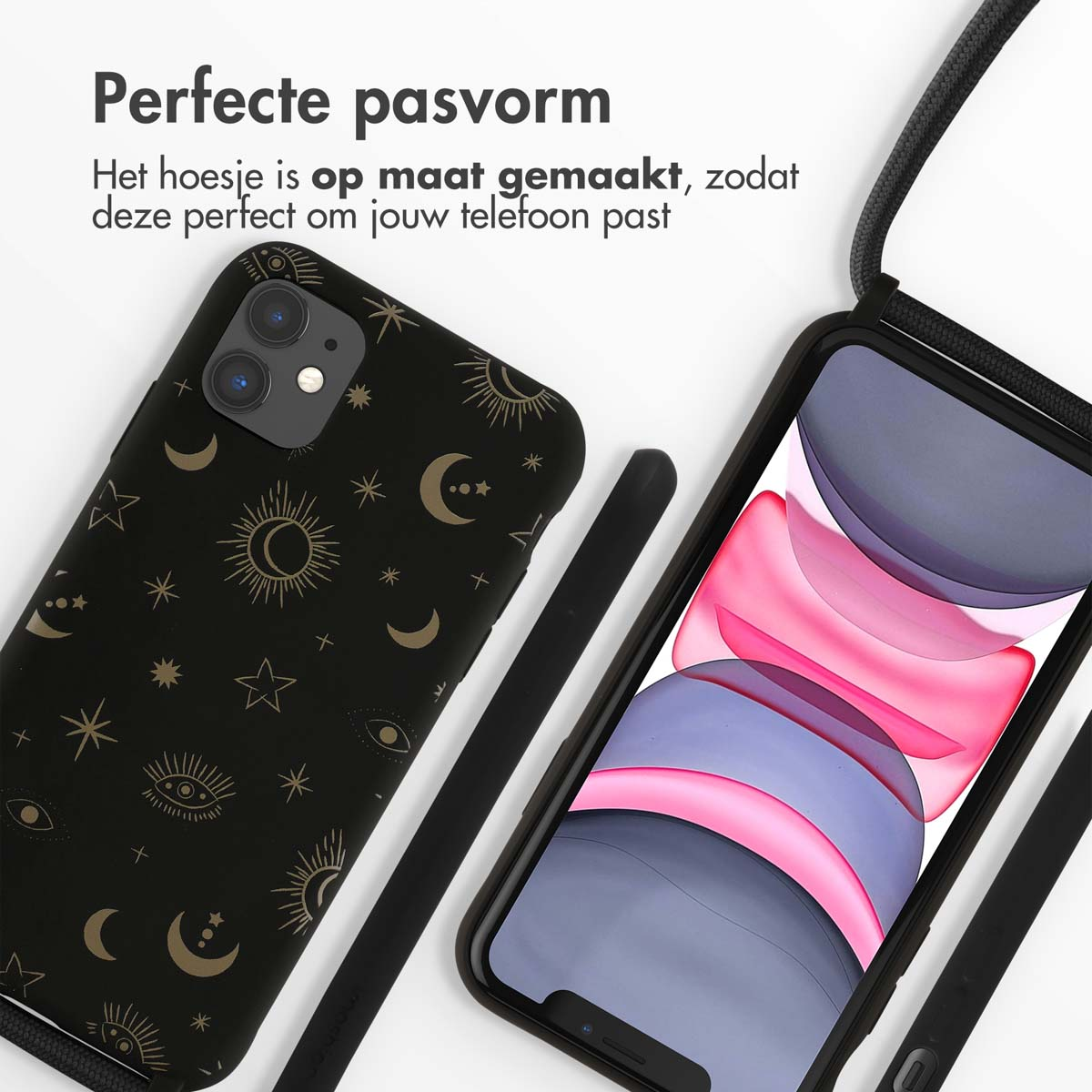 Schwarze Handyhülle mit Sternen-, Mond- und Augenmuster, neben einem Telefon.