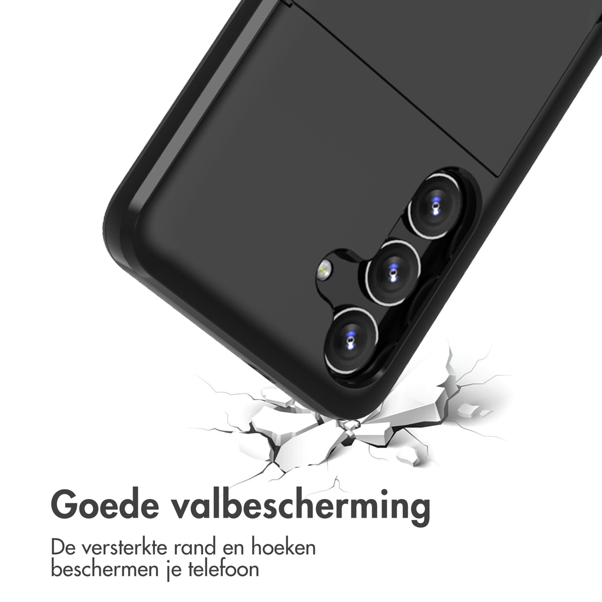 Zwarte telefoonhoes met camera-uitsparing op gebroken grond.