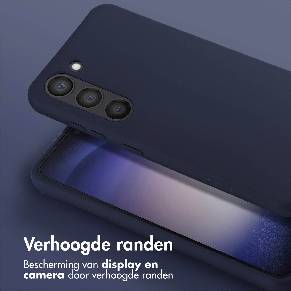 Coque de téléphone bleu foncé avec un téléphone à l'intérieur. La coque a des bords surélevés pour la protection de l'écran et de la caméra.