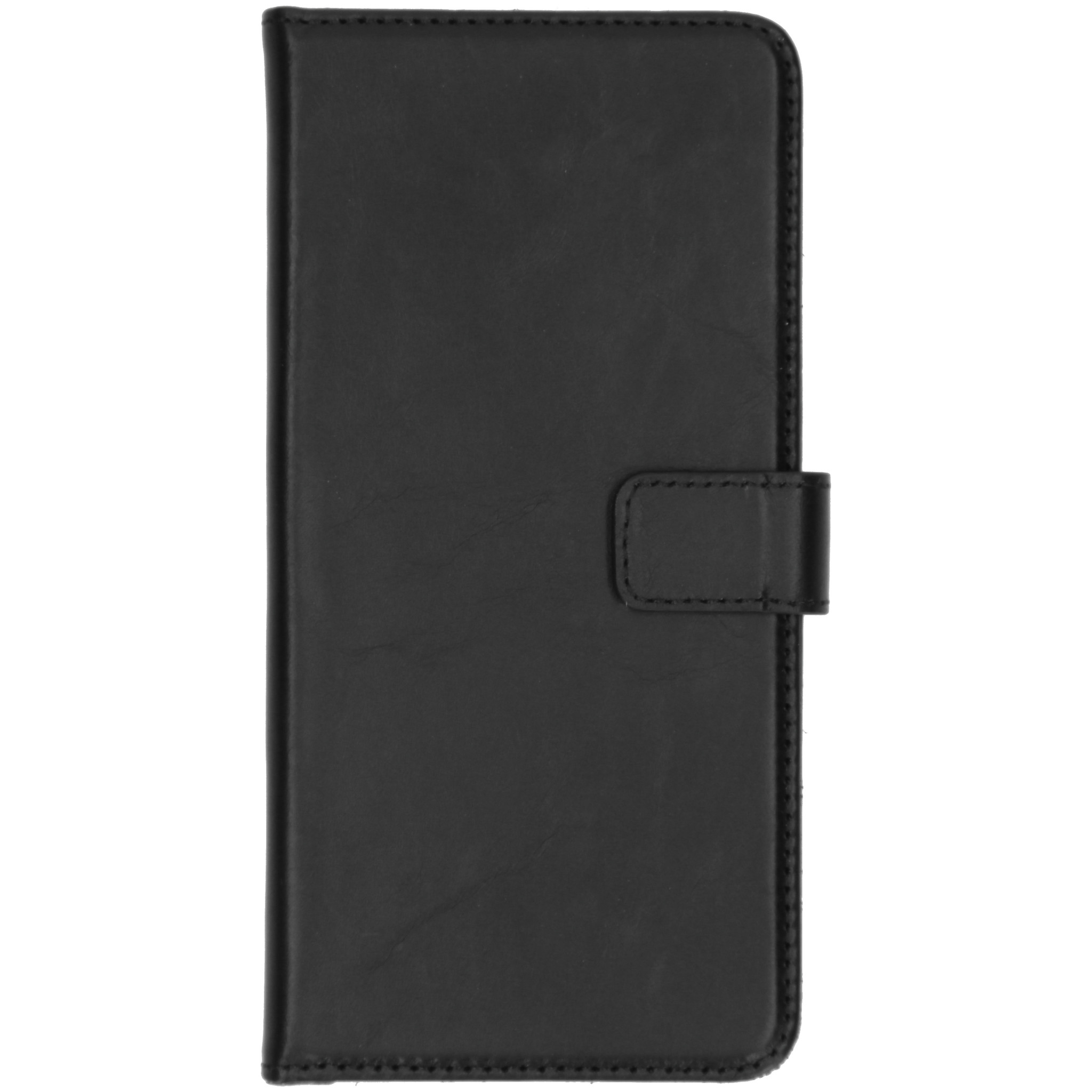 Un étui de smartphone fermé en cuir noir avec une fermeture magnétique.
