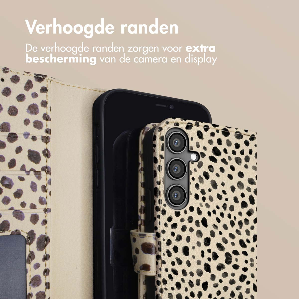 Een telefoon met een gestipt hoesje, dat de camera en het scherm beschermt.