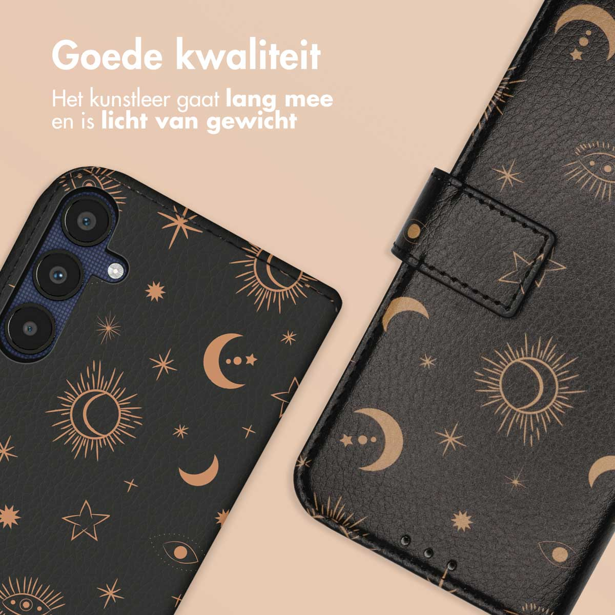 Zwarte telefoonhoes met gouden maan-, ster- en zonpatronen. Close-up.