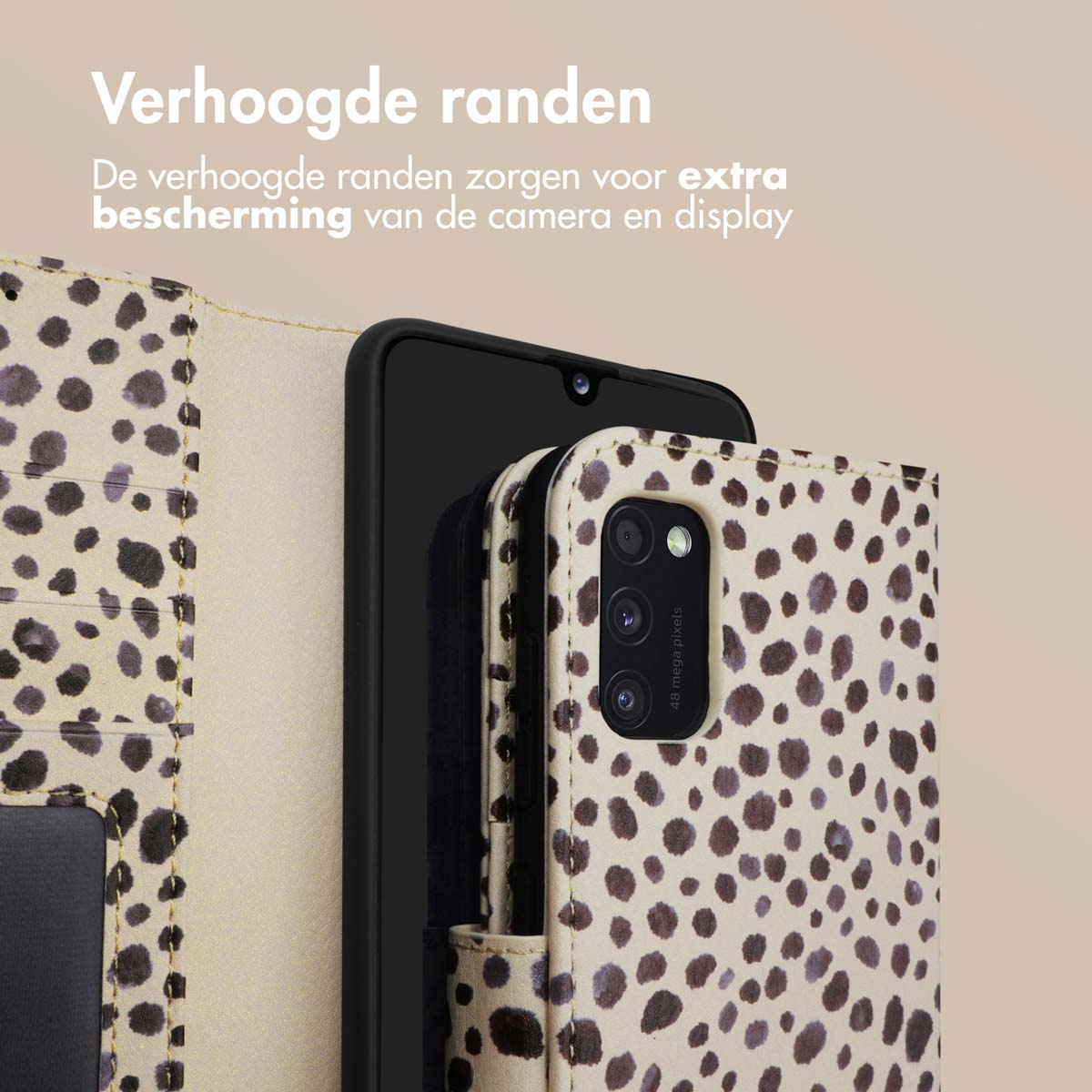 Schwarzes Smartphone mit einem cremefarbenen Leopardenmuster-Schutzhülle.
