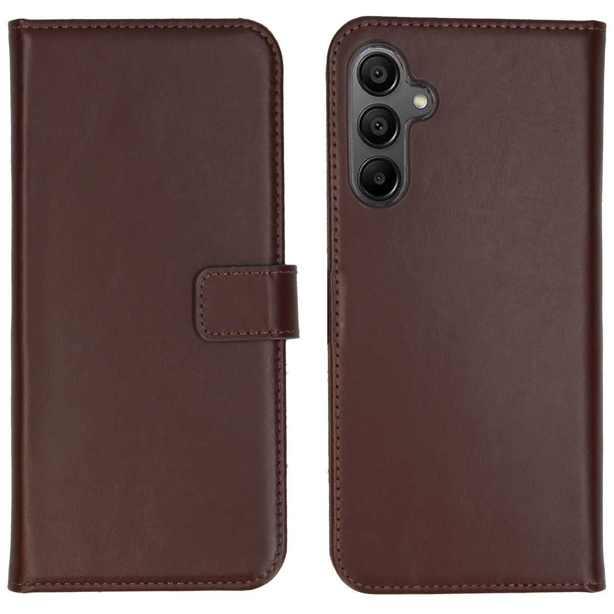 Bruine leren telefoonhoes, gesloten met een knoop. De telefoon staat rechts.