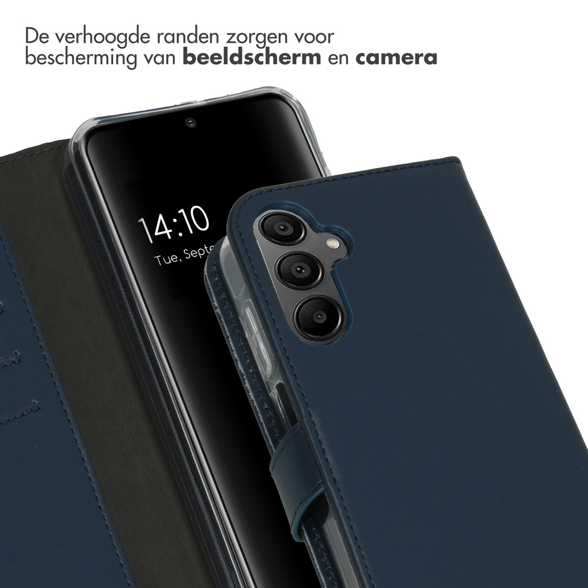 Custodia blu scuro per telefono con tre fotocamere e smartphone che mostra l'ora.