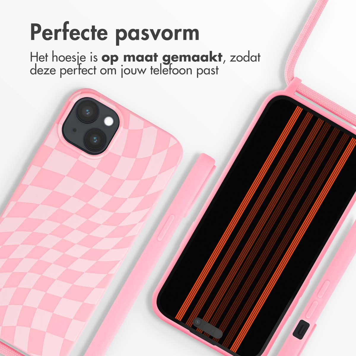 Une coque de téléphone rose à damier et un téléphone avec des rayures oranges.