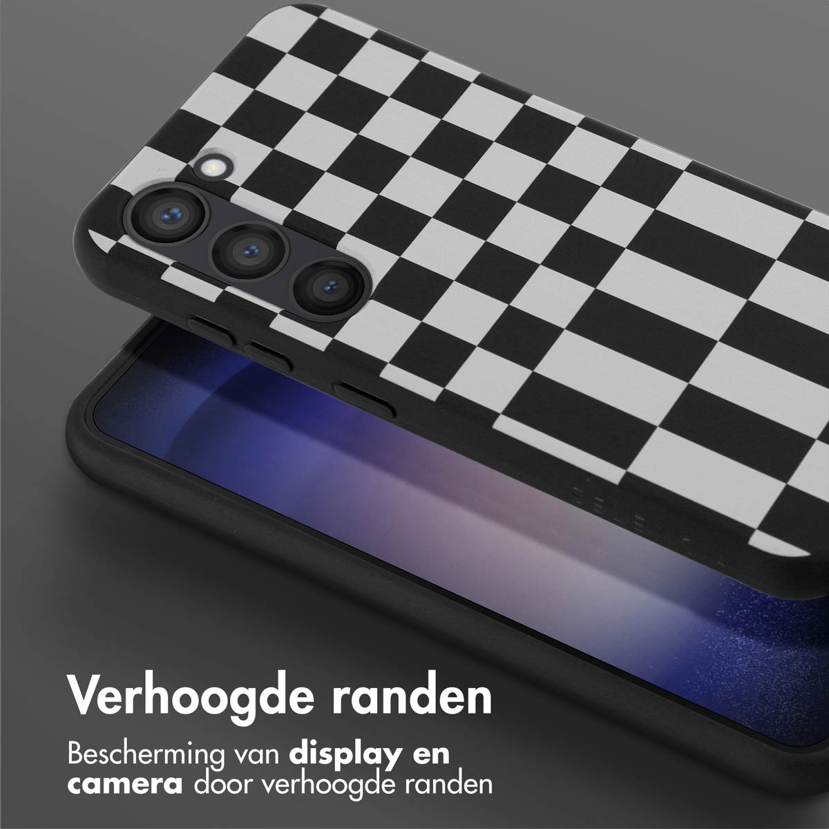 Coque à carreaux noir et blanc sur un téléphone, avec le texte "Verhoogde randen".