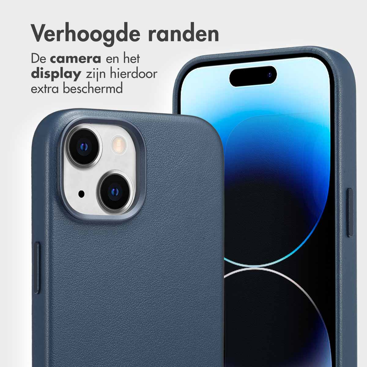 Een close-up van twee smartphones in blauwe hoesjes. Tekst erboven zegt 'Verhoogde randen'. Camera en display zijn extra beschermd.