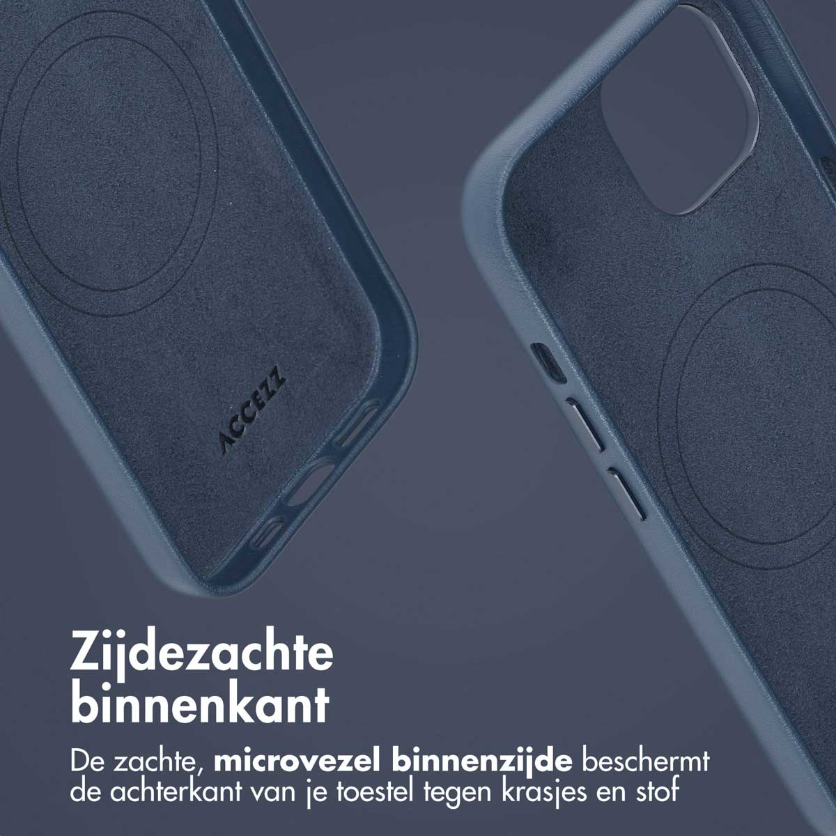 Close-up van een donkerblauwe telefoonhoes. De binnenkant toont een zachte microvezel voering. Het merk ACCEZZ is zichtbaar.