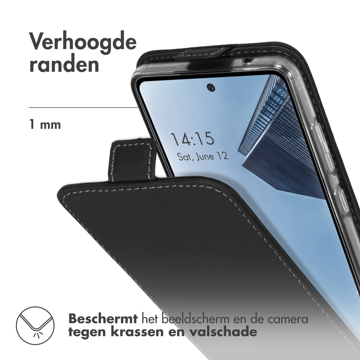 Zwarte telefoonhoes met telefoon erin, open. Scherm toont klok en gebouw. Witte stiksels zichtbaar.