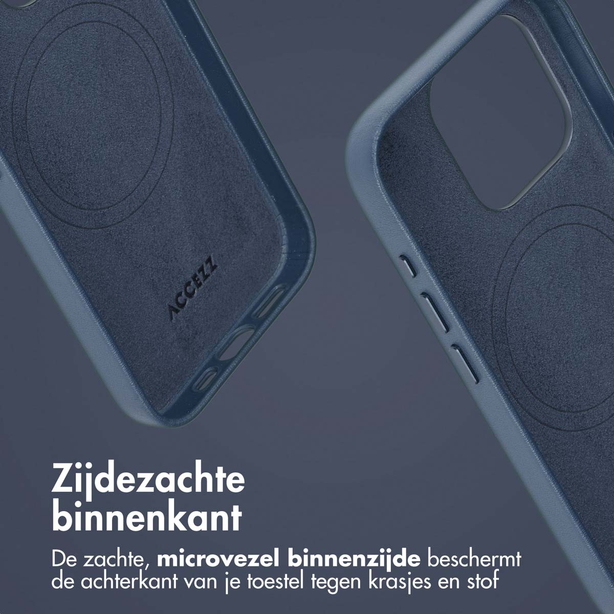 Close-up van de binnenkant van een blauwe telefoonhoes. Merk ACCEZZ zichtbaar. Zachte microvezel binnenkant.