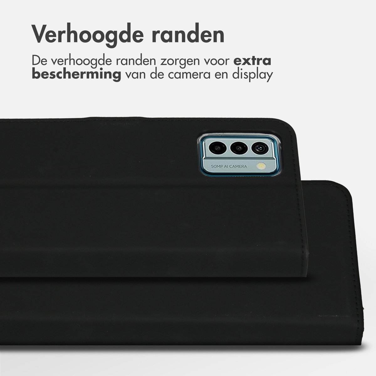 Coque de téléphone noire. La caméra est visible. La coque est sur une autre coque. Fond blanc.