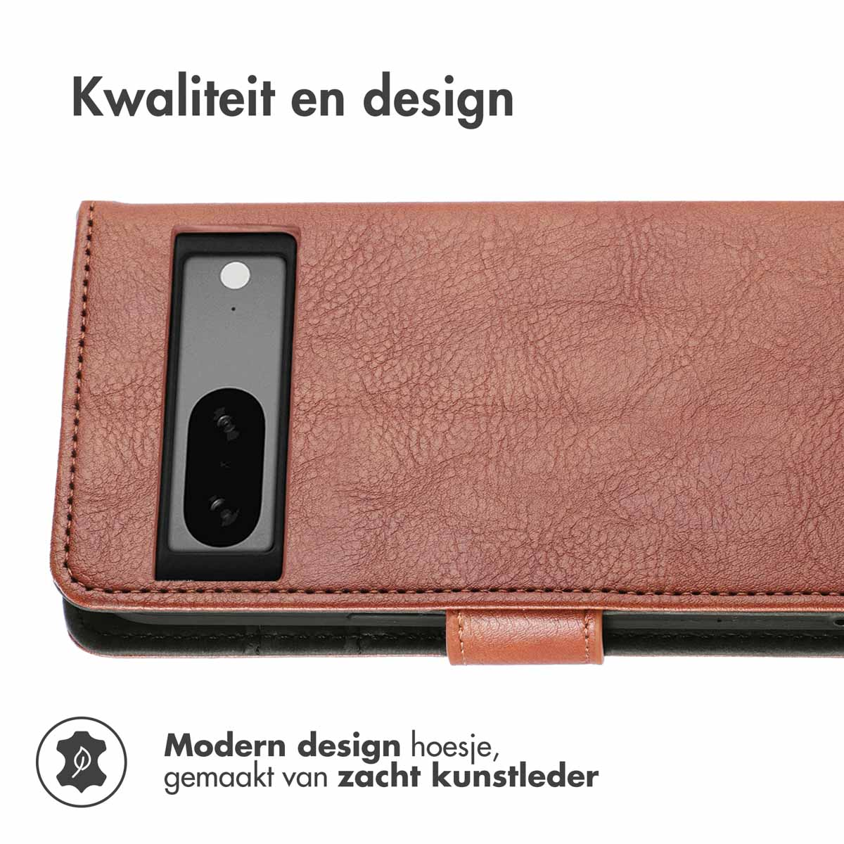 Bruine lederen telefoonhoes met camera-uitsparing en tekst.
