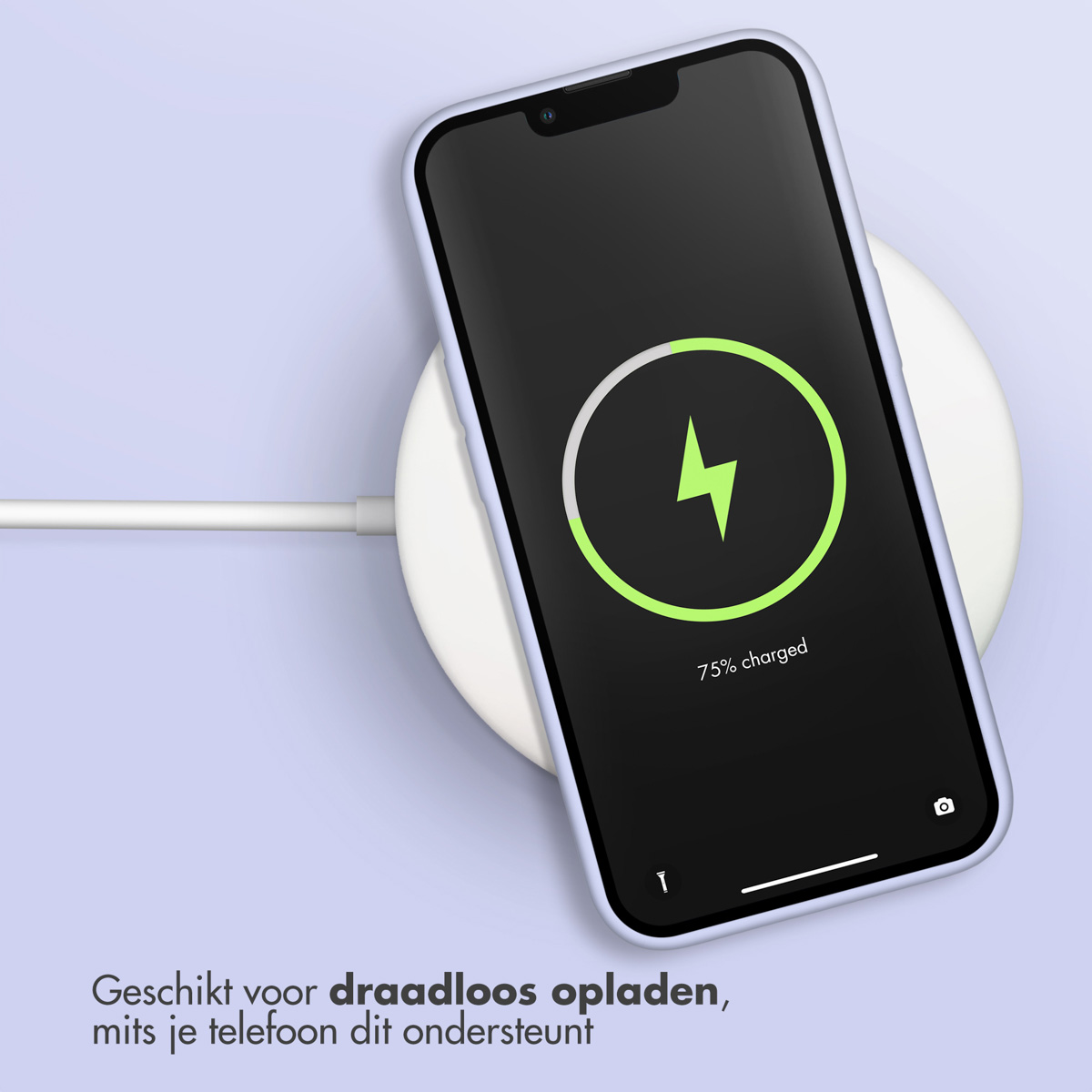 Telefoon laadt op een draadloze oplader. Groen bliksempictogram op het scherm. Zegt 75% opgeladen.