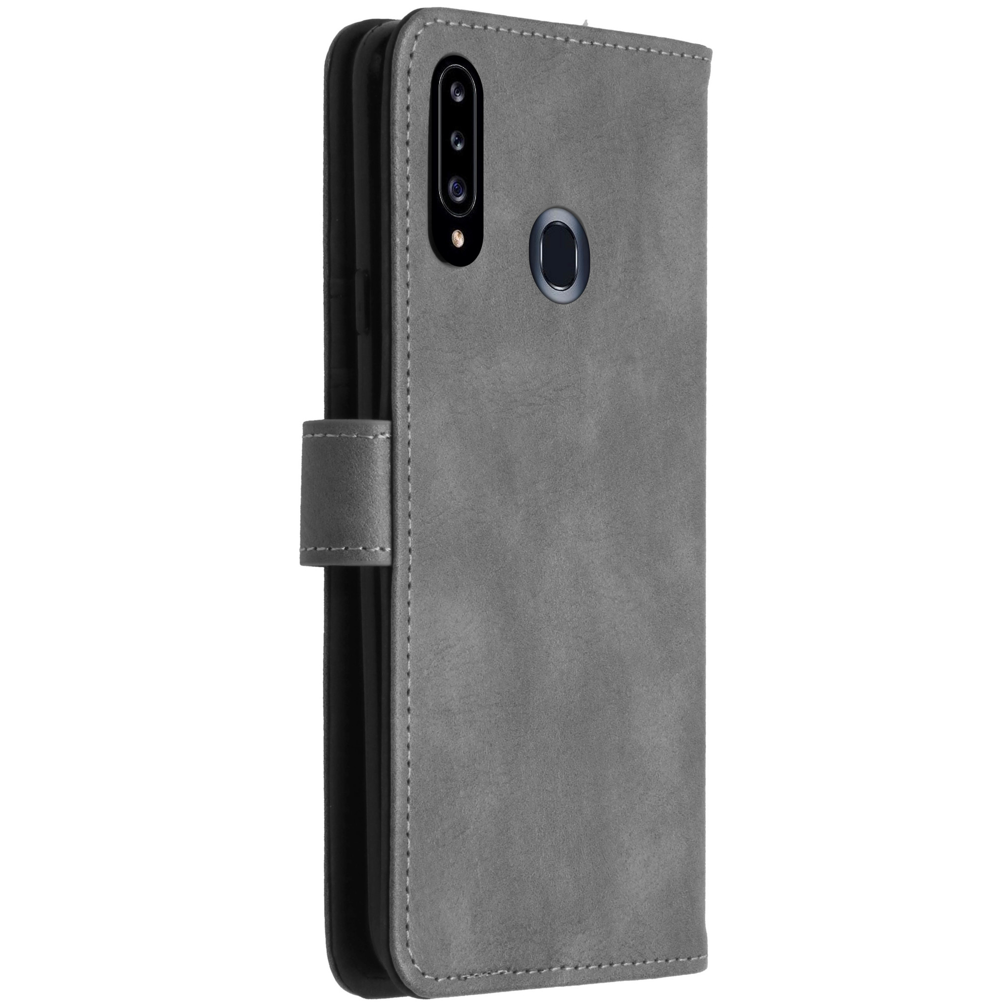 Grijze telefoonhoes met drievoudige camera en vingerafdruksensor.
