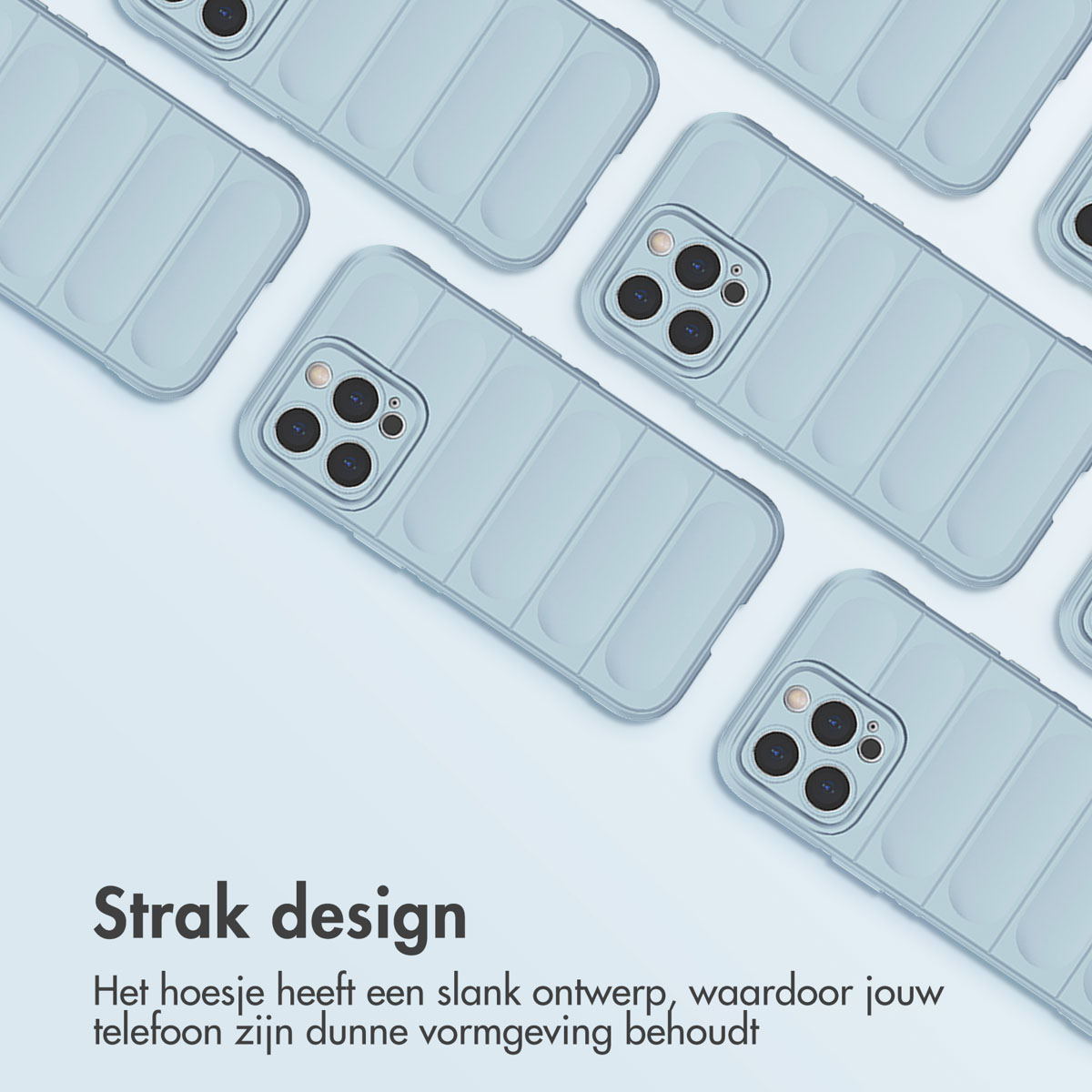 Mehrere hellblaue Handyhüllen mit geripptem Design sind auf einem hellblauen Hintergrund verteilt.