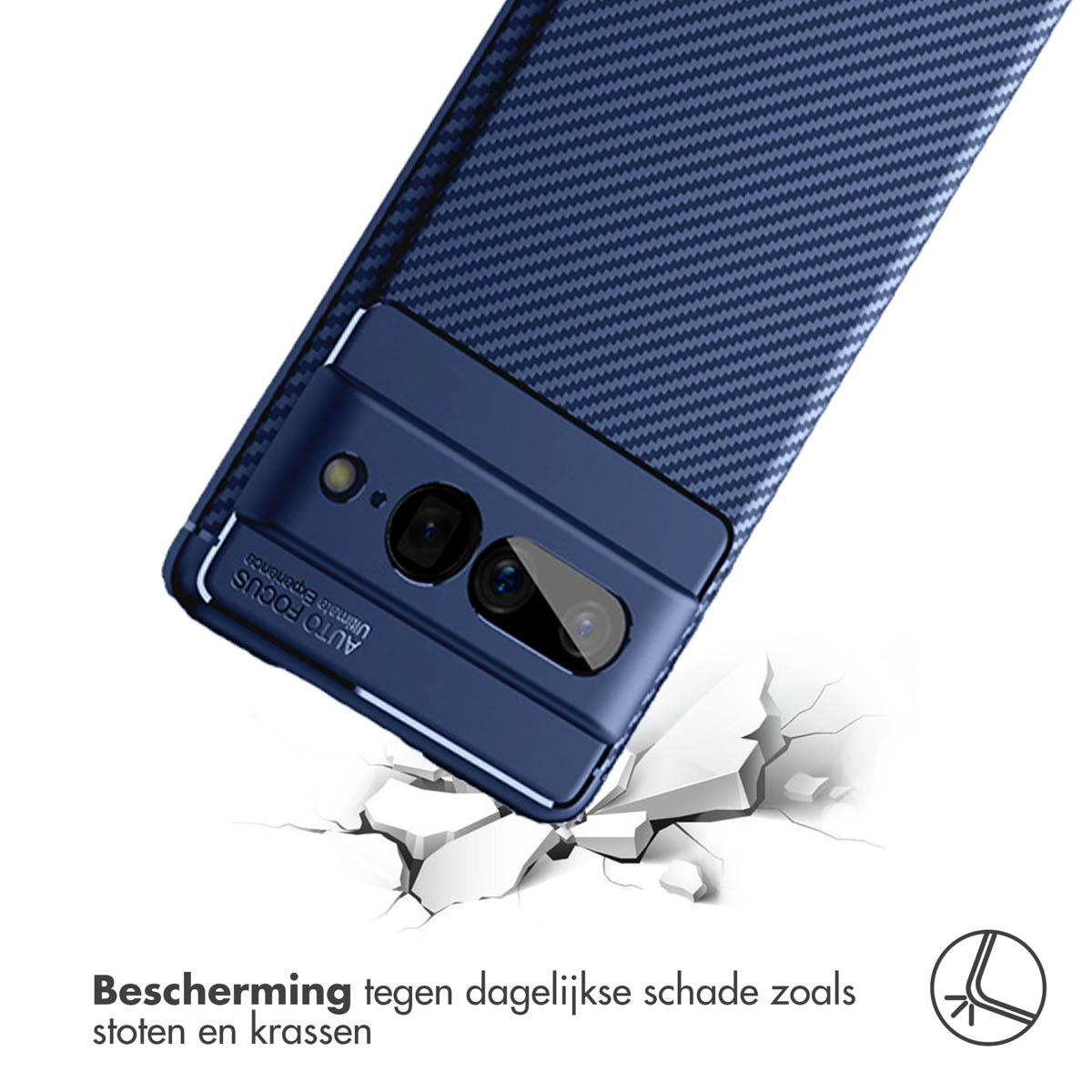 Blaues Handycover mit Carbon-Muster schützt vor Stößen.