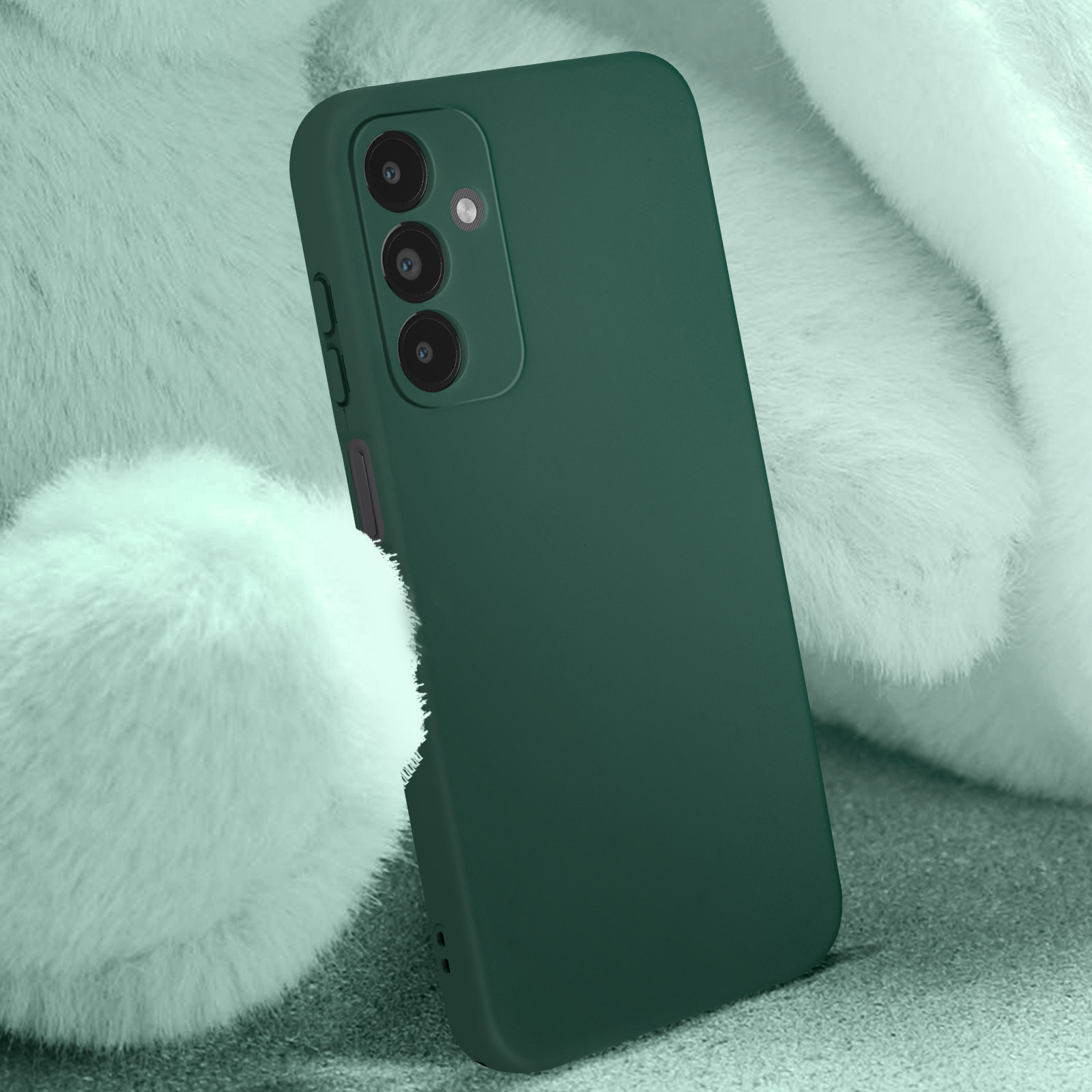 Una custodia verde per telefono su uno sfondo bianco e soffice. La custodia ha tre obiettivi.
