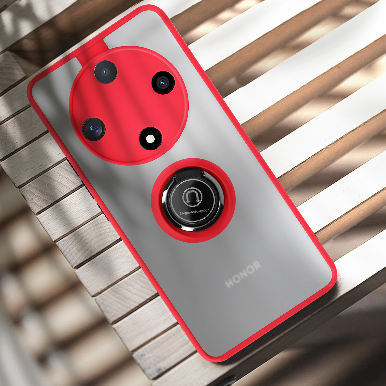 Una custodia per telefono con un cerchio rosso attorno alla fotocamera, un anello argentato e il logo Honor.