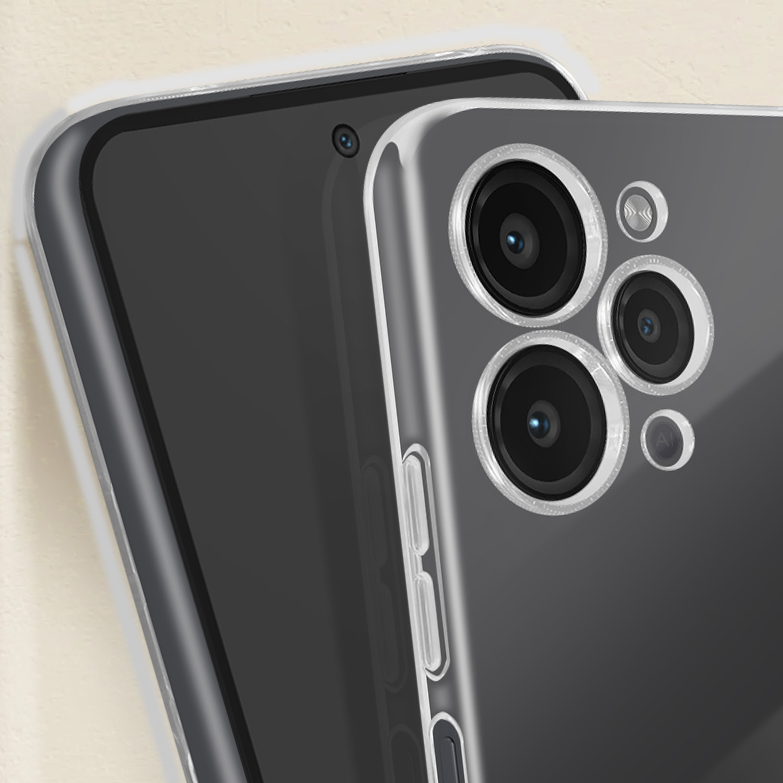 Una custodia trasparente per telefono su un telefono. Tre fotocamere sul retro e il retro del telefono è visibile.