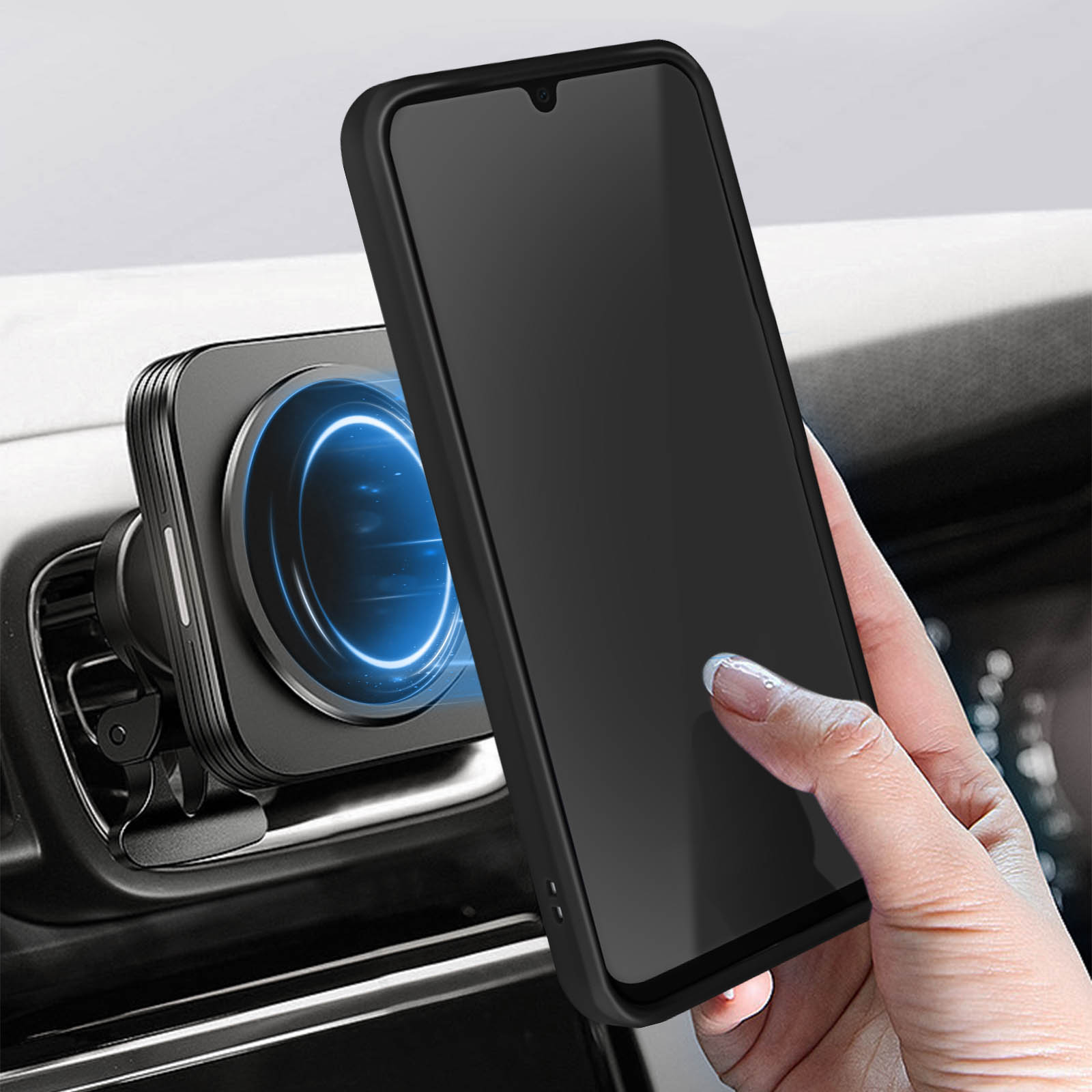 Una mano che tiene un telefono nero accanto a un supporto per auto nero. Una luce blu è visibile.