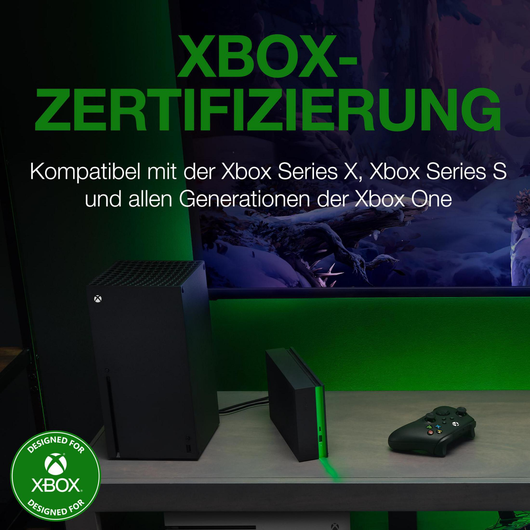 Czarna konsola Xbox Series X i kontroler na stole. Zielony tekst: XBOX-ZERTIFIZIERUNG.