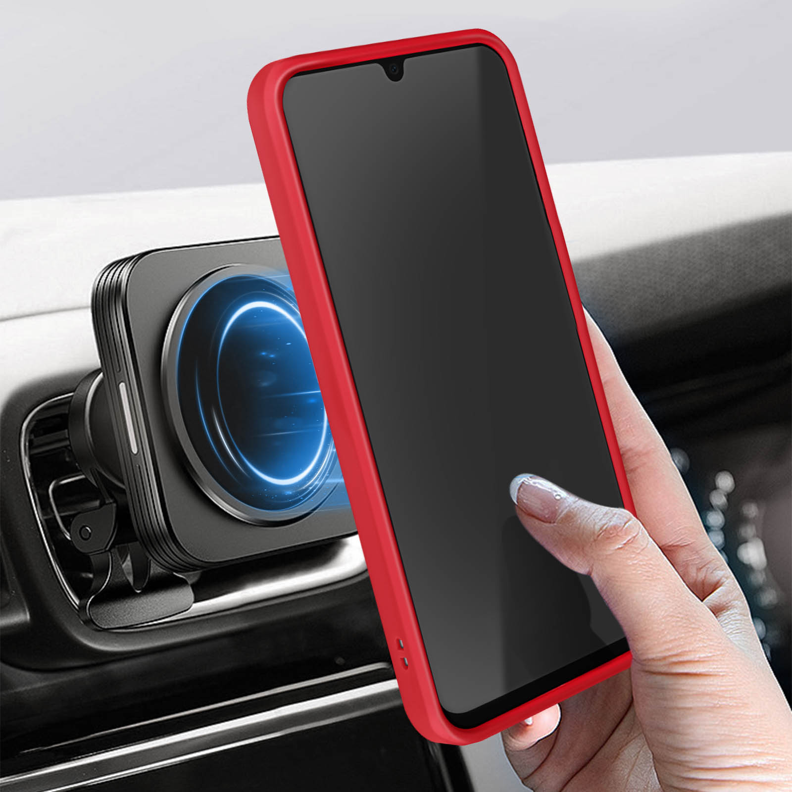 Mano che tiene un telefono in una custodia rossa vicino a un supporto magnetico per auto.