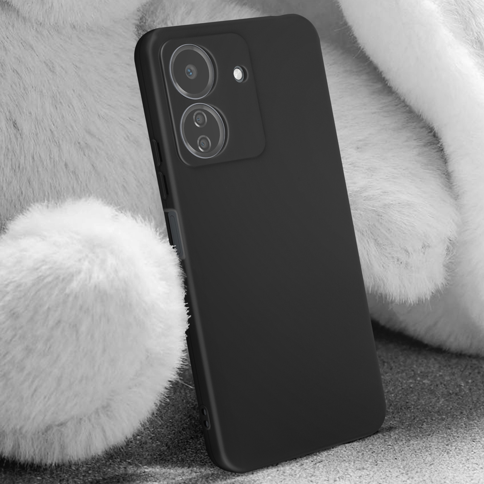 Telefono nero con custodia. Custodia nera con due fotocamere. Sfondo di pelliccia bianca.