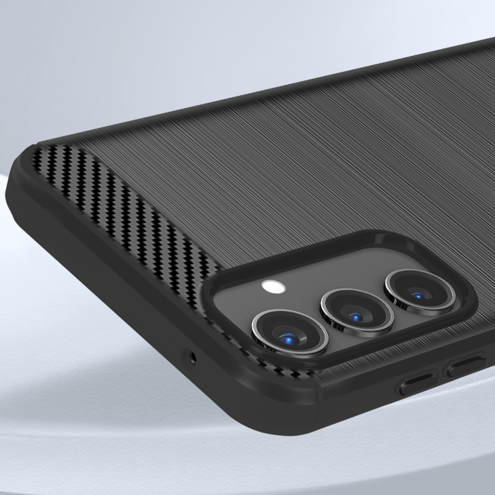 Schwarzes Telefonkamera-Modul mit drei Objektiven. Kohlefaserstruktur an der Seite.