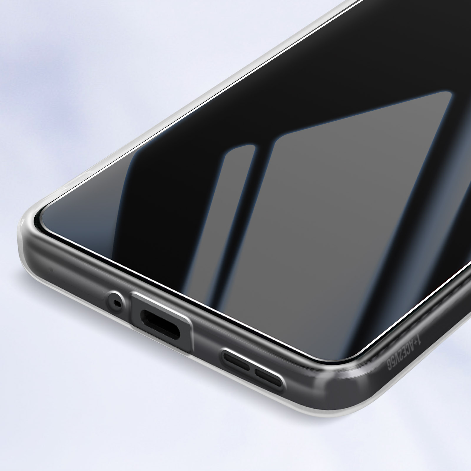 Nahaufnahme eines Telefonbildschirms mit klarer Hülle, Ladeanschluss sichtbar.