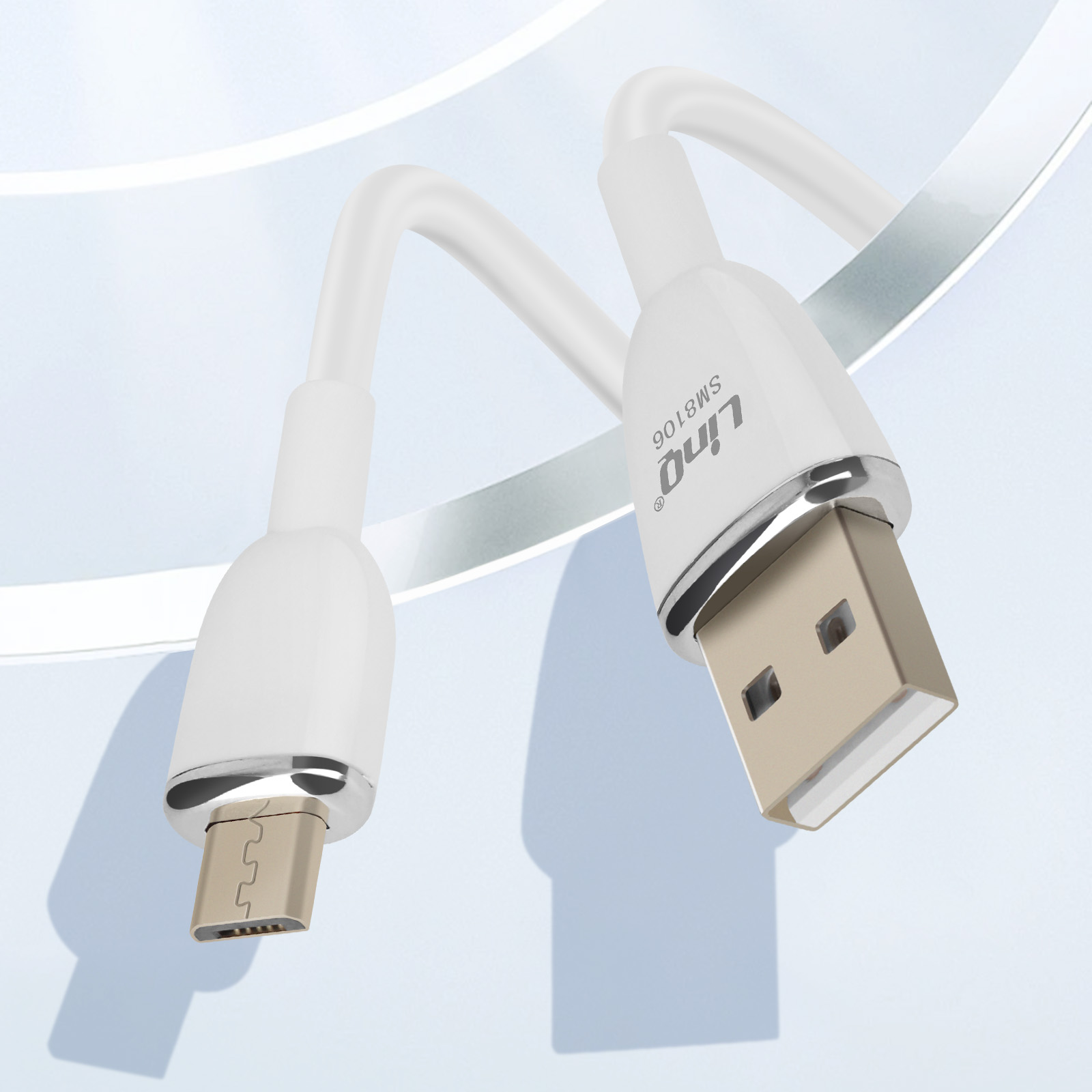 Cavo USB bianco con connettore USB-A e USB-C su sfondo azzurro.