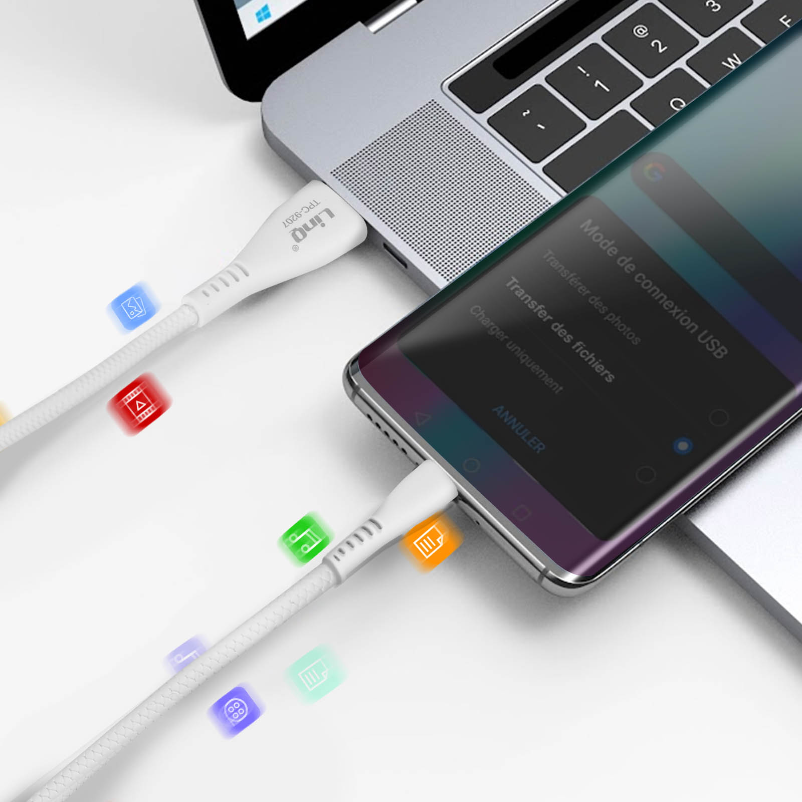 Un telefono è collegato a un laptop con un cavo bianco, che mostra le opzioni di connessione USB.