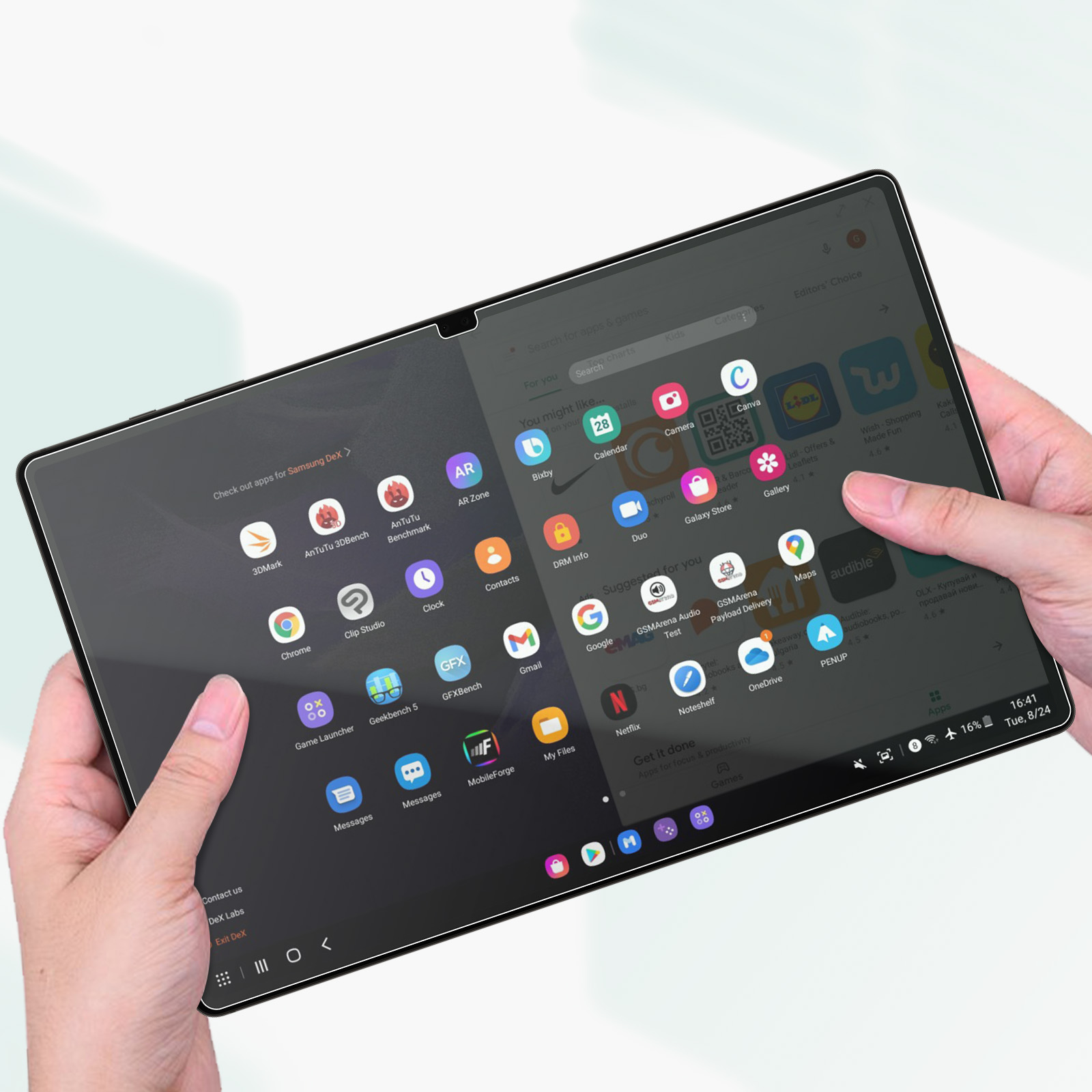Mani che tengono un tablet con app visualizzate, interfaccia moderna, protezione schermo nera.