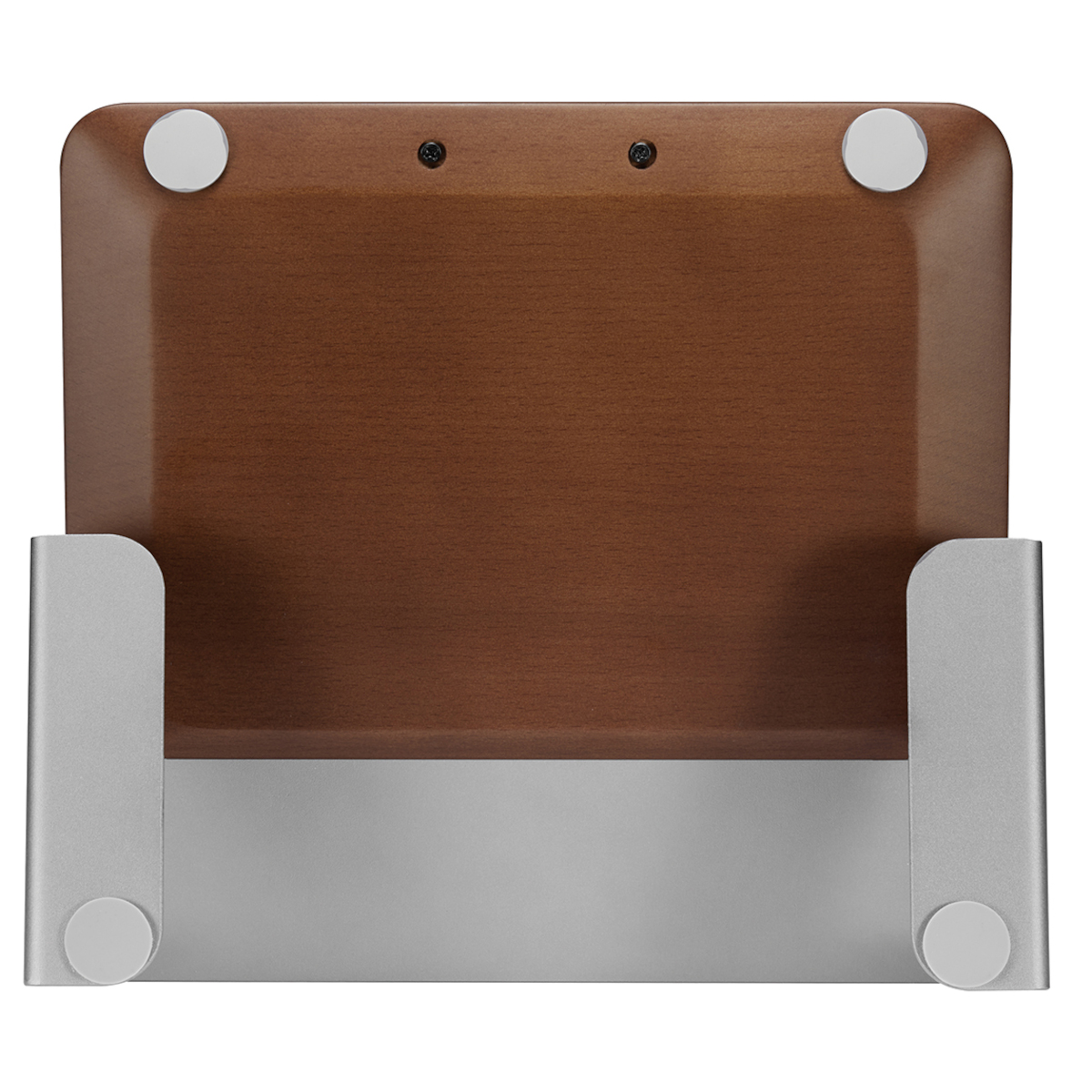 Tabletständer aus Holz. Silberner Sockel. Das Tablet ist horizontal. Der Ständer steht auf einer Oberfläche.