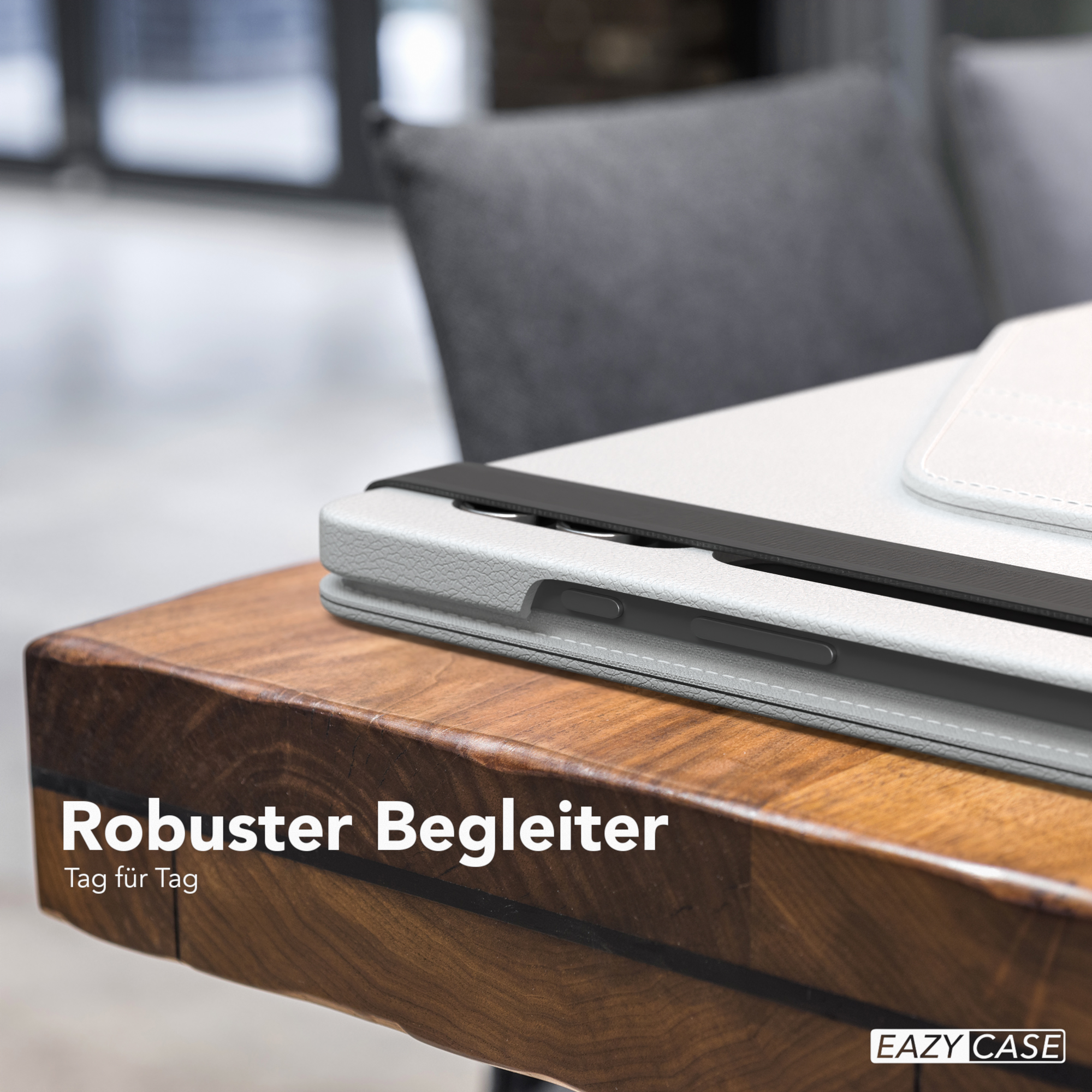 Tablethülle auf Holztisch mit Text 'Robuster Begleiter'.