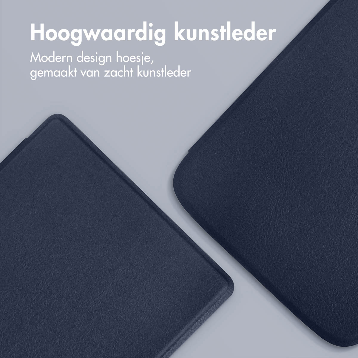 Étui en cuir synthétique bleu foncé avec texte.