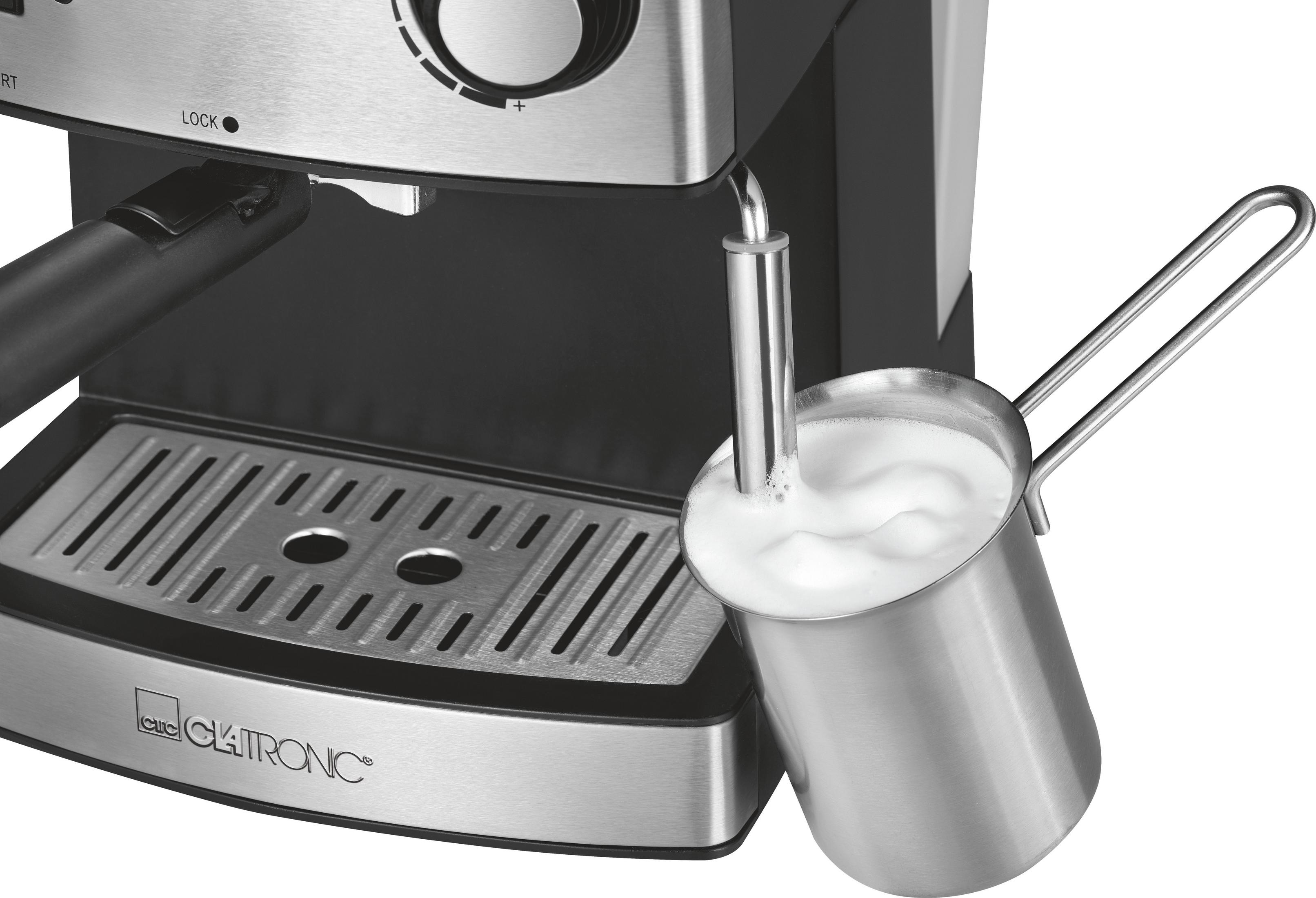 Srebrno-czarny ekspres do kawy z dzbankiem do spieniania mleka. Urządzenie znajduje się na białym tle.