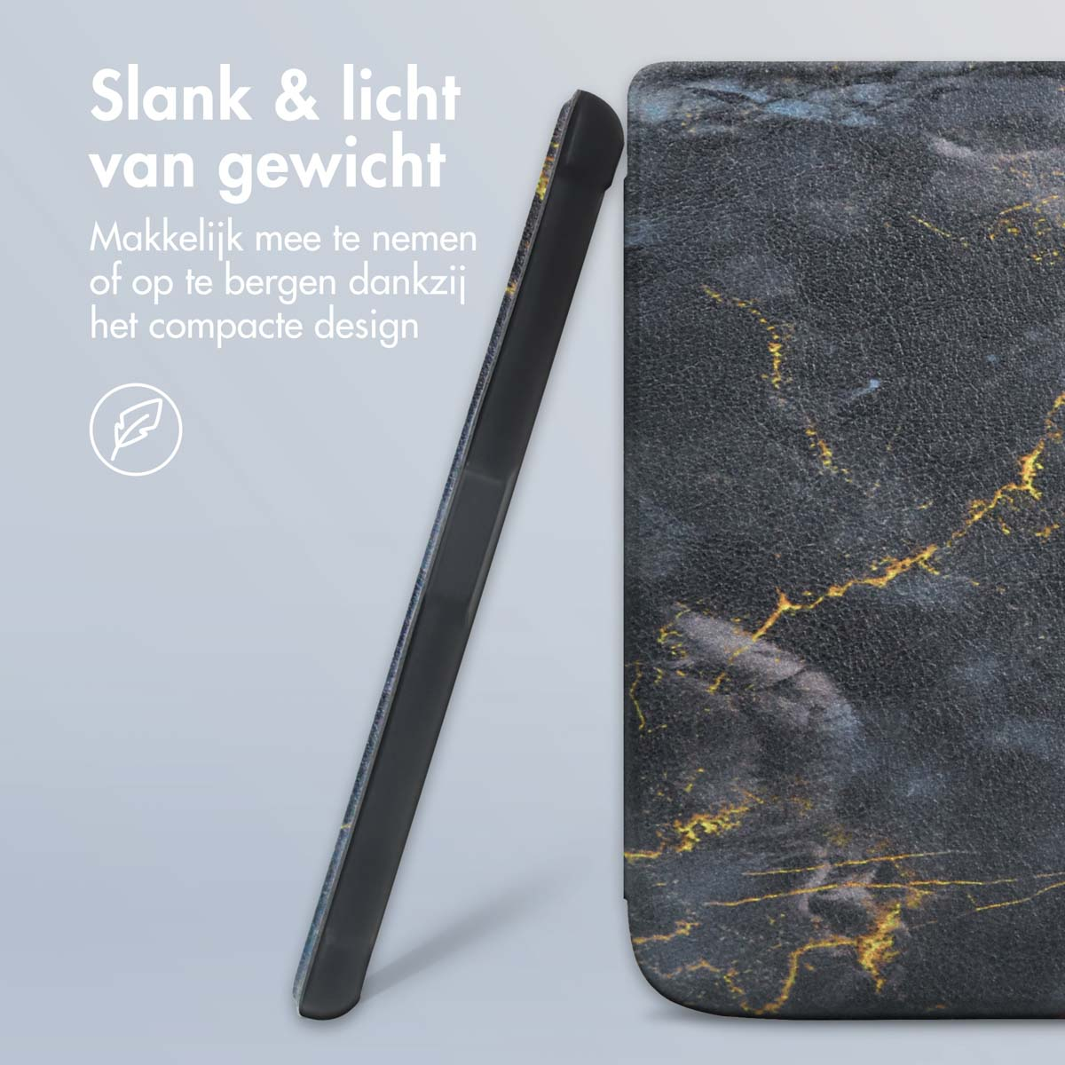 Une coque de téléphone avec un design en marbre. La coque est noire et grise, avec des accents dorés.