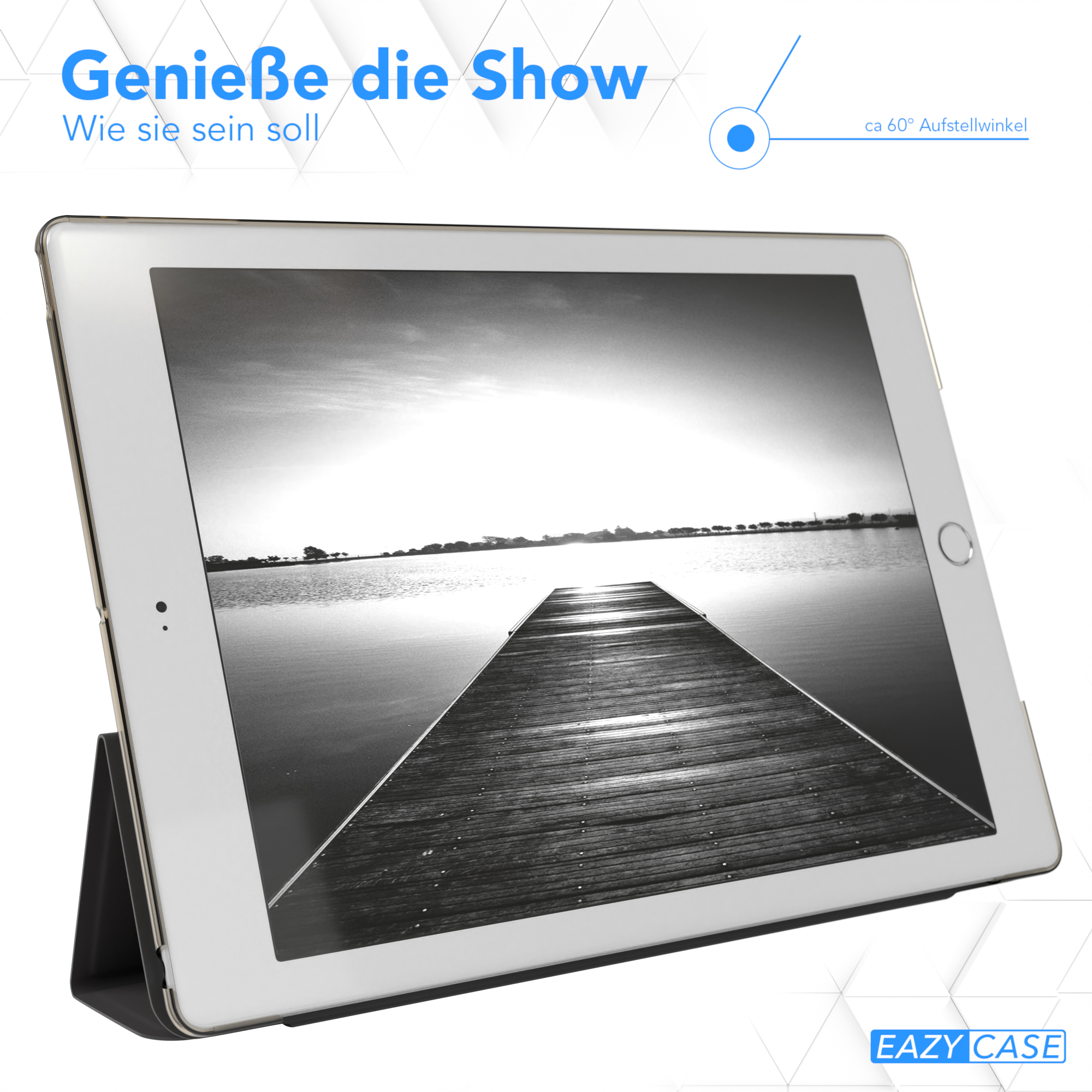 Tablet in einem Ständer mit einem Schwarz-Weiß-Bild eines Piers und blauem Himmel.